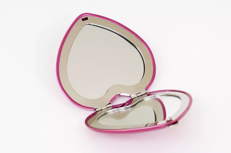 Prestataire pour faire personnaliser des miroirs de poche dans le cadre d'un EVJF, Paray-le-Monial, Bar à cadeaux - DC Print